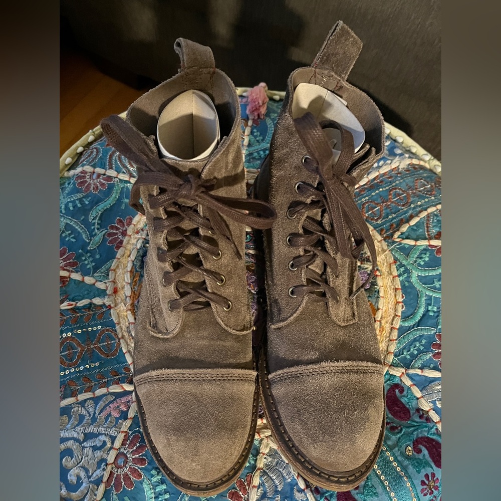 Allen Edmonds Caen suede cap toe boot taupe size 10